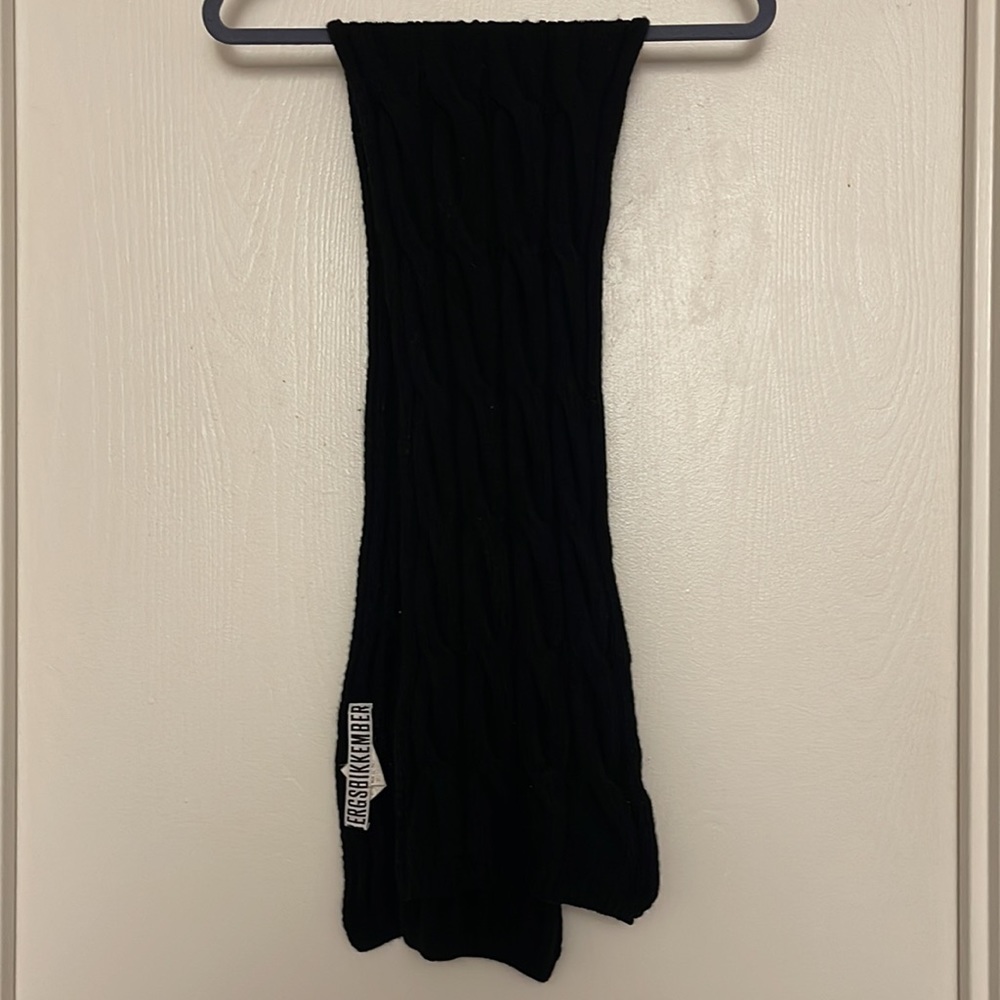 Vintage Bergs Bikkemberg Black Knit Scarf